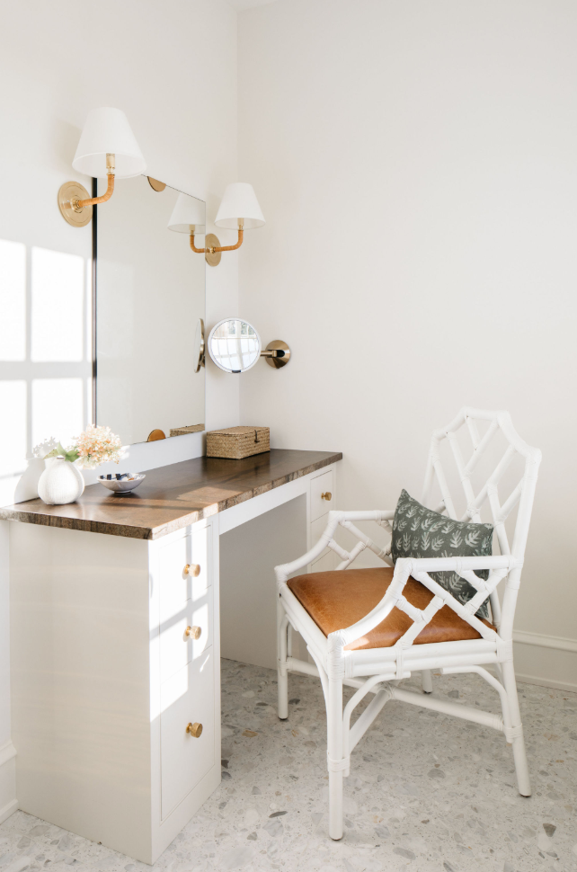 Curves Wall Sconce: Timeless Elegance with Natural Design