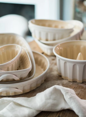 Handcrafted Excellence: European Clay Baking Dish Collection